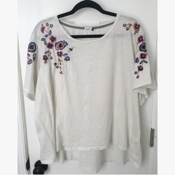 Anthropologie Tops - Akemi + Kin Floral Embroidered Flowy Top